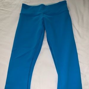 Lululemon size 4 cropped reversible leggings